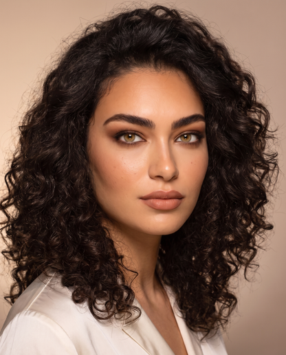 Lentilles Ochre portées par une influenceuse Velvet Cosmetics